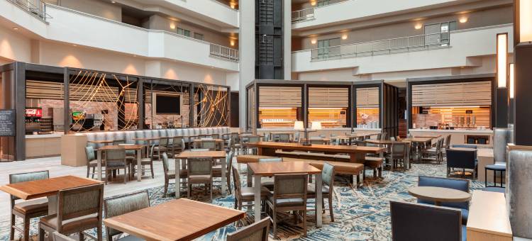 蒙特雷湾海滨希尔顿大使套房酒店(Embassy Suites by Hilton Monterey Bay Seaside)图片