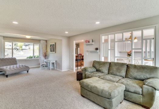 Serene Forest Grove Home w/ Deck & Stunning Views! Hotel Overview