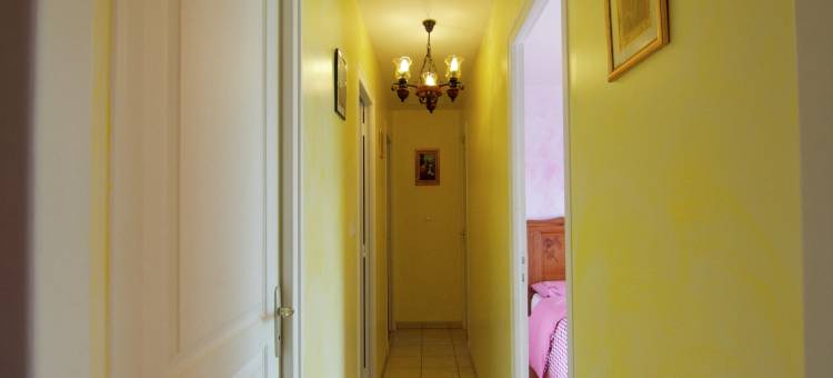 Beautiful holiday home near lake and forest图片