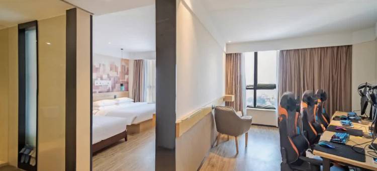 宸·云畅电竞酒店(泰州万达广场店)图片