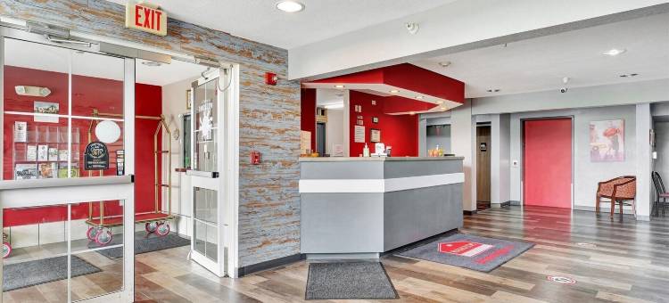 布卢明顿华美达酒店(Ramada Limited Bloomington)图片