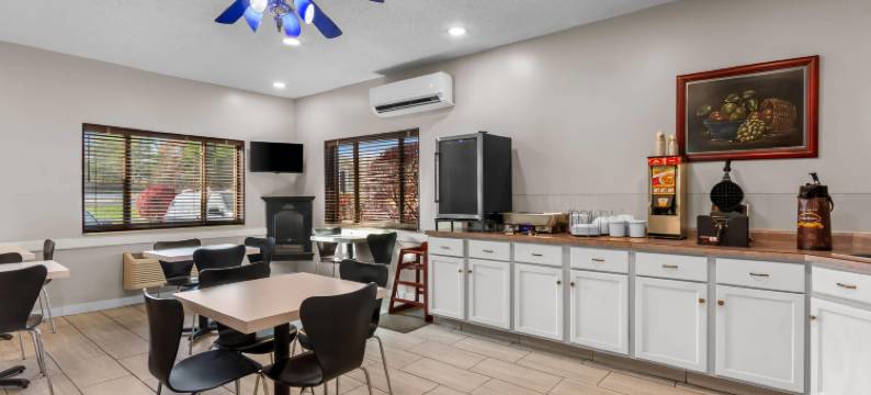 温德姆速8酒店-布卢明顿大学区(Super 8 by Wyndham Bloomington University Area)图片