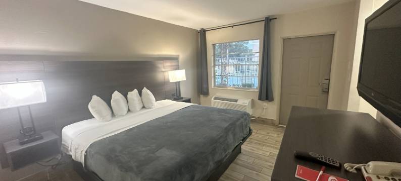 圣彼得斯堡伊克诺旅馆(Econo Lodge St Petersburg Central)图片