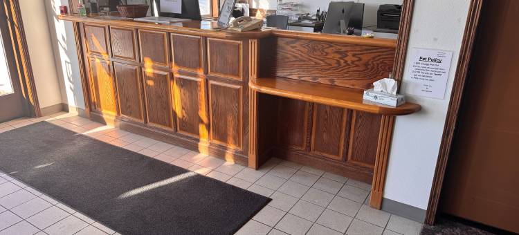 德尔拉皮兹比尔马套房酒店靠近苏福尔斯(Bilmar Inn & Suites Dell Rapids Near Sioux Falls)图片