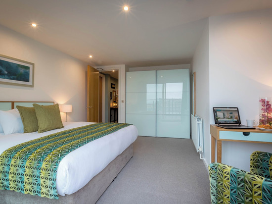 石桥塔尔伯特套房酒店