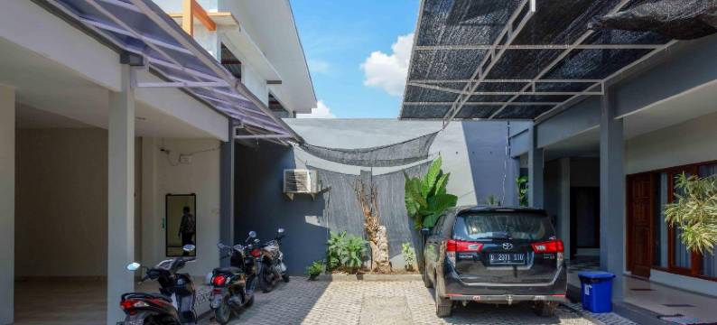 红多兹酒店-近布洛拉克里多索诺体育场(Reddoorz Near Stadion Kridosono Blora)图片