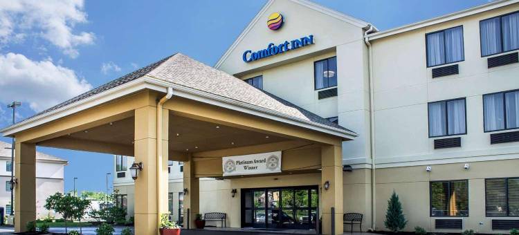 靠近I-70/I-77的剑桥客栈，由Capital O提供(Cambridge Inn by Capital O Near I-70 / I-77)图片