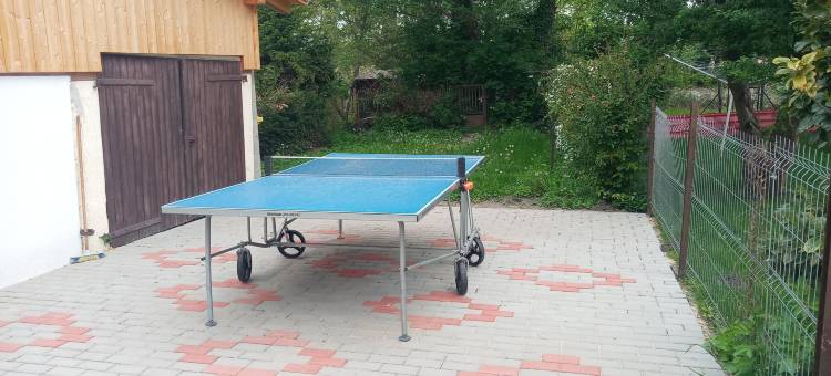 在Fonyód的一整栋带花园的度假房，可供2-10人使用(A Whole Holiday House with a Garden in Fonyód for 2-10 Persons)图片