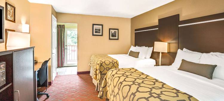 加特林堡河边呗盟套房酒店(Baymont by Wyndham Gatlinburg on the River)图片