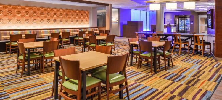 科拉尔维尔万枫酒店及套房(Fairfield Inn & Suites Coralville)图片