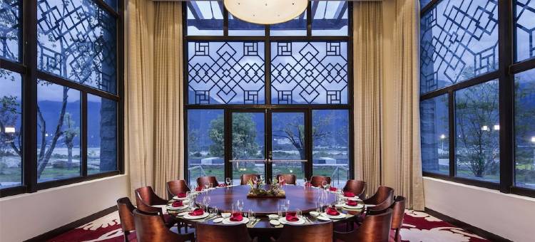 林芝工布庄园希尔顿酒店图片