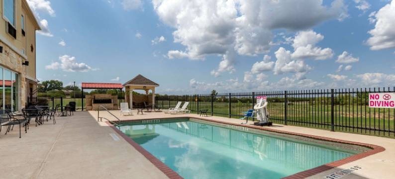 舒适酒店及套房盖茨维尔(Comfort Inn & Suites Gatesville Near Fort Cavazos)图片