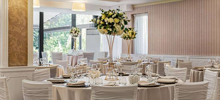 斯拉蒂纳公园华美达酒店(Ramada by Wyndham Slatina Parc)图片