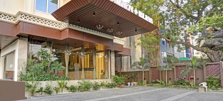 Treebo 高级金色幸福特里穆尔蒂广场(Treebo Premium Golden Bliss Trimurti Nagar Square)图片