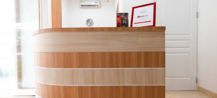 红多兹酒店@格拉哈塞梅朗马洛斯(RedDoorz @ Graha Cemerlang Maros)图片