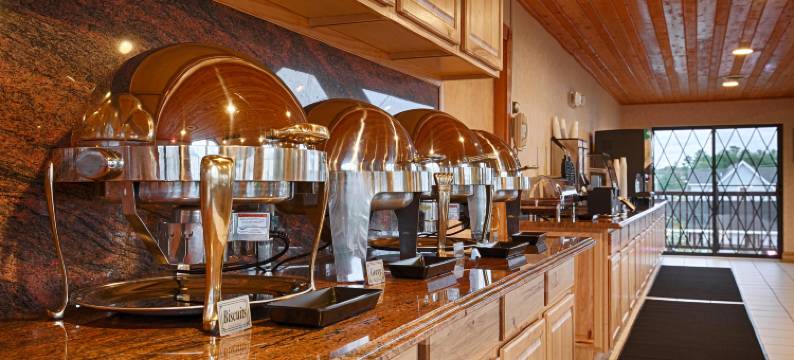 麦基诺城贝斯特韦斯特优质酒店(Best Western Plus Dockside Waterfront Inn)图片