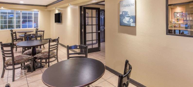 安大略华美达酒店(Ramada by Wyndham Ontario)图片