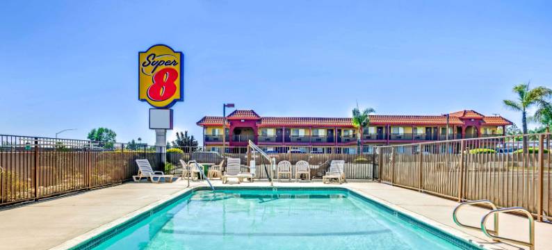 安大略阿普兰速8酒店(Super 8 by Wyndham Upland Ontario CA)图片