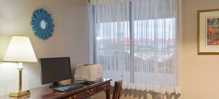 波士顿华美达酒店(Ramada by Wyndham Boston)图片