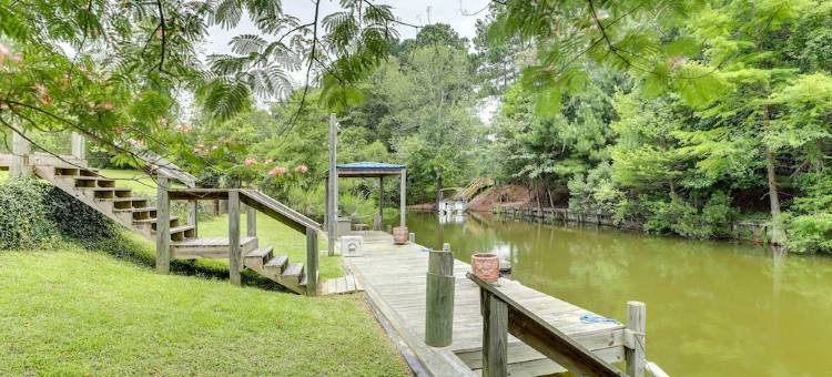 靠湖的萨默顿度假屋，带船坞+游泳池！(Lakefront Summerton Getaway w/ Boat Dock + Pool!)图片