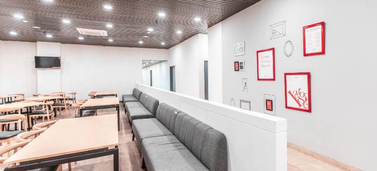 超级OYO联排别墅1号酒店萨伦巴(Super OYO Townhouse 1 Hotel Salemba)图片