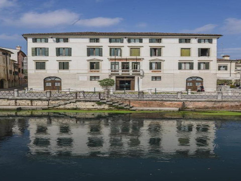 博尔托兰宫客房酒店