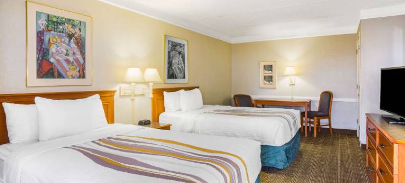 温德姆速8酒店老鹰关(Super 8 by Wyndham Eagle Pass)图片