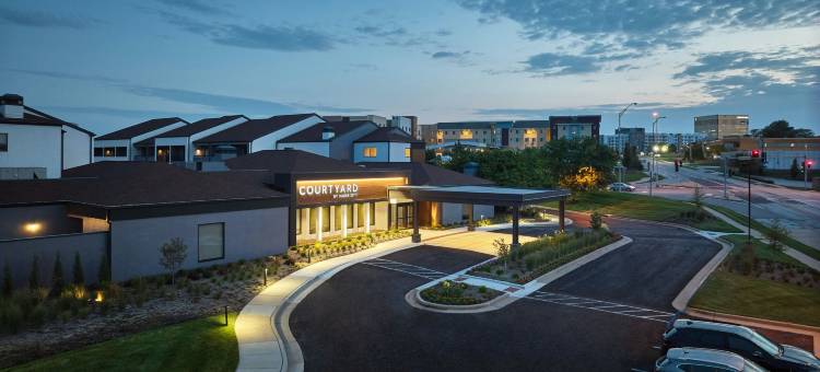 圣路易斯西港广场万怡酒店(Courtyard St. Louis Westport Plaza)图片