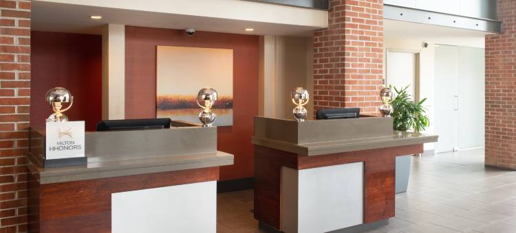 希尔顿逸林套房酒店-查尔斯顿机场(DoubleTree by Hilton Hotel and Suites Charleston Airport)图片