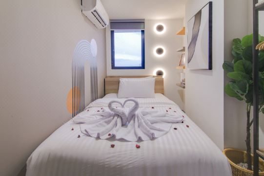 2BR Collins W/ Pool Hotel Overview