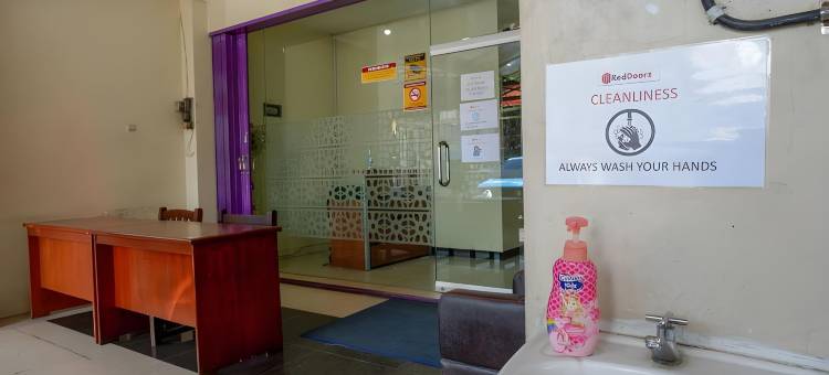 RedDoorz Near Universitas Diponegoro Semarang 2图片