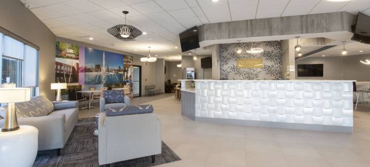 凯隆波因特酒店 - 近大学(Clarion Pointe Near University)图片