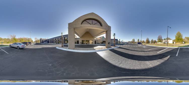 凯隆波因特酒店 - 近大学(Clarion Pointe Near University)图片