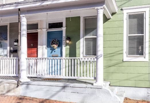 Charming Home with Capitol Views and Outdoor Dining - Elegant EscapeHotel Overview