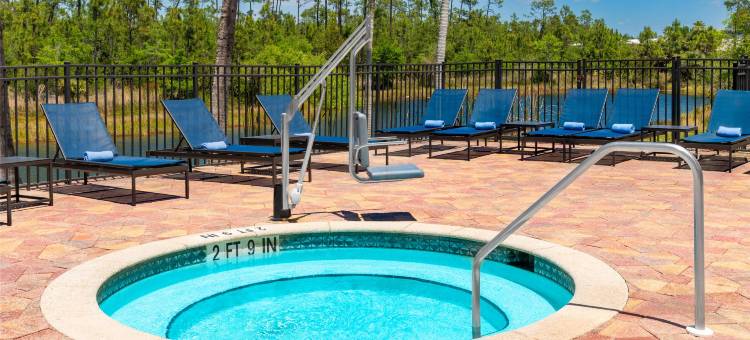 迈尔斯堡-FL希尔顿安泊酒店(Embassy Suites by Hilton Fort Myers Estero)图片