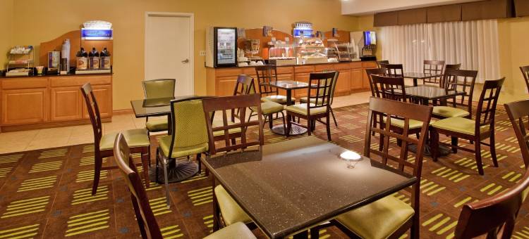 智选假日套房酒店堪萨斯城体育综合区(Holiday Inn Express & Suites Kansas City Sport Complex Area)图片