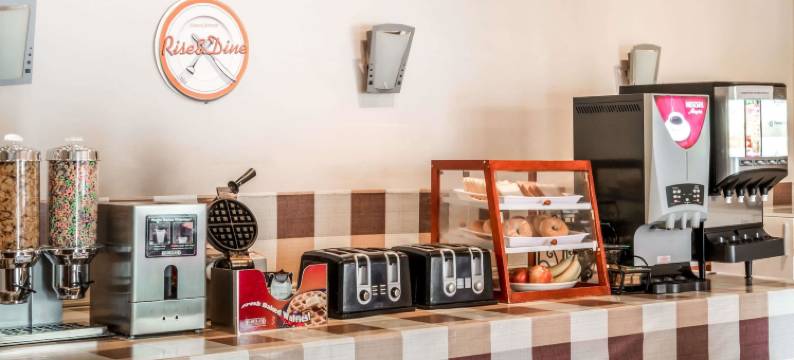 多伦多市中心西豪生酒店(Howard Johnson by Wyndham Toronto Downtown West)图片