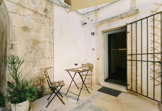 1743 Loft Hotel Overview