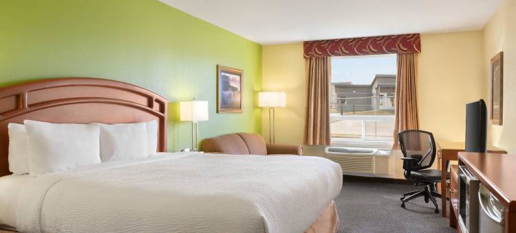 汤普森戴斯套房酒店(Days Inn & Suites by Wyndham Thompson)图片