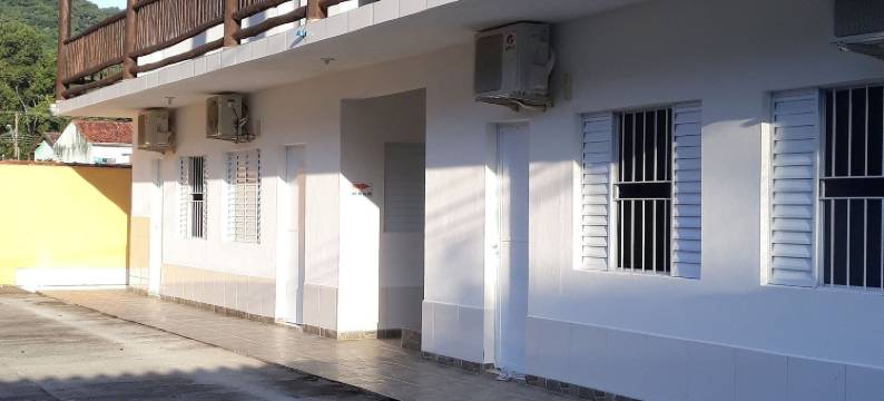 塔尼膳宿公寓，带空调和泳池，马尔塞尔(ESTÚDIO EM Maresias Com AR Condicionado E Piscina)图片