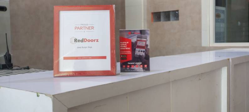 红多兹伊斯兰酒店@塞达蒂(RedDoorz Syariah at Sedati)图片