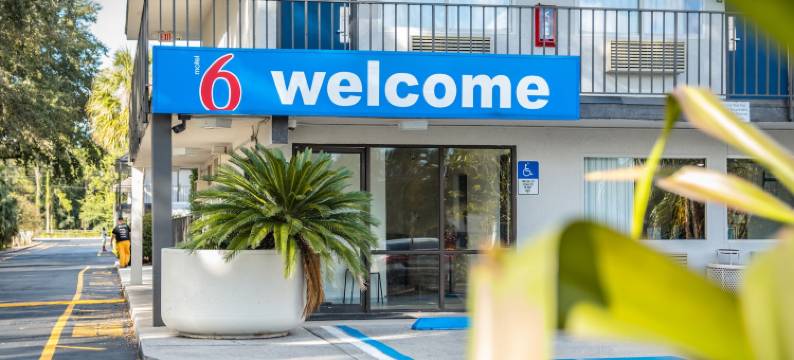 奥兰多6号基西米正门东汽车旅馆(Motel 6 Kissimmee, FL - Orlando)图片