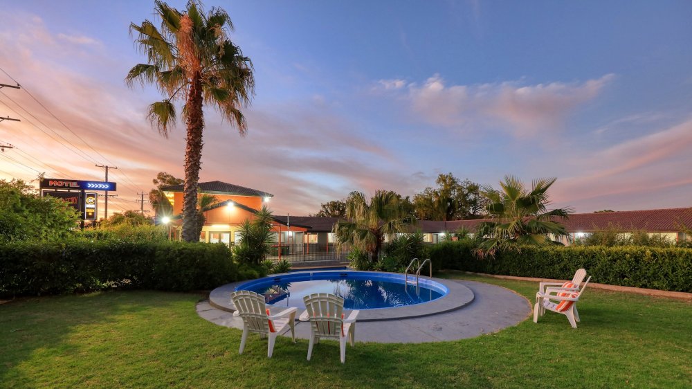 Country Leisure Motor Inn Over view