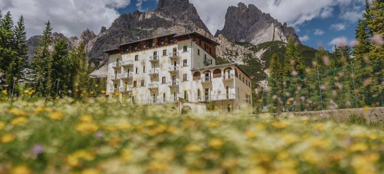 B&B酒店帕索特雷克罗奇科尔蒂纳(B&B Hotel Passo Tre Croci Cortina)图片