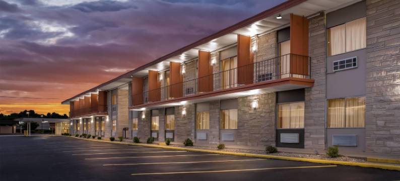 布卢明顿Travelodge by Wyndham酒店(Travelodge by Wyndham Bloomington)图片