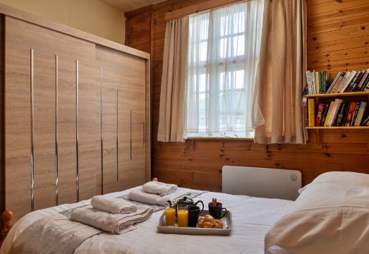 Toll Bridge Cottage Hotel Overview