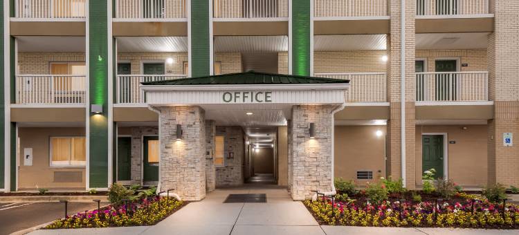 底特律-利沃尼亚霍姆汤开放式公寓(HomeTowne Studios Detroit - Livonia)图片