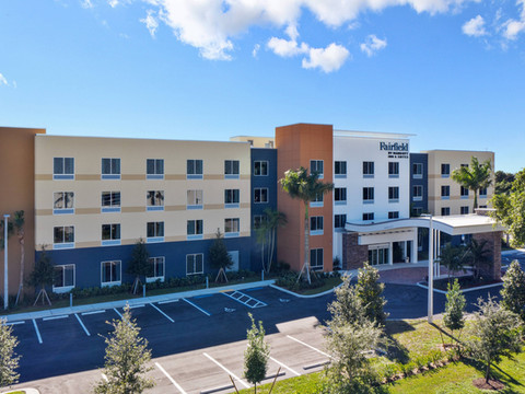 迪尔菲尔德海滩博卡拉顿万枫酒店及套房