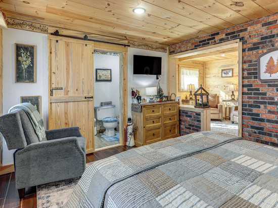 步行至卡伦特河:奥扎克探险之家!