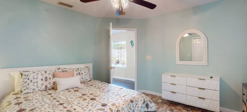 欢快的家，带私人泳池，靠近海滩和市区(Cheerful Home With Private Pool Close to the Beach & Downtown)图片